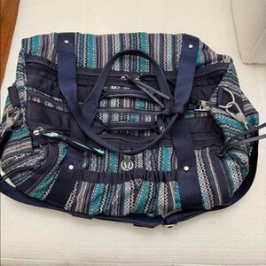 COPY - Lululemon keep on running colorful purple duffle